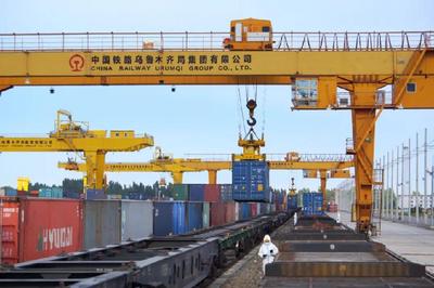 前10月霍爾果斯口岸進(jìn)出口貨運量、貿(mào)易額均居新疆口岸首位