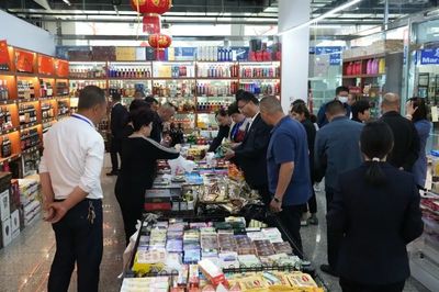 邊民互市絲路文化商品城:兩個月接待游客6.5萬人次,營業(yè)額240萬元
